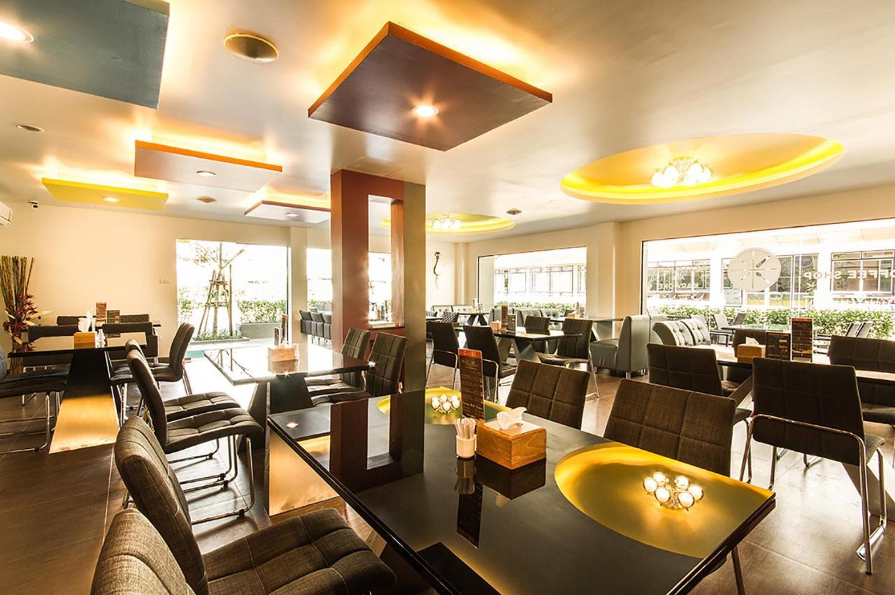 Bestiny Hotel & Restaurant Пхетчабун Екстер'єр фото